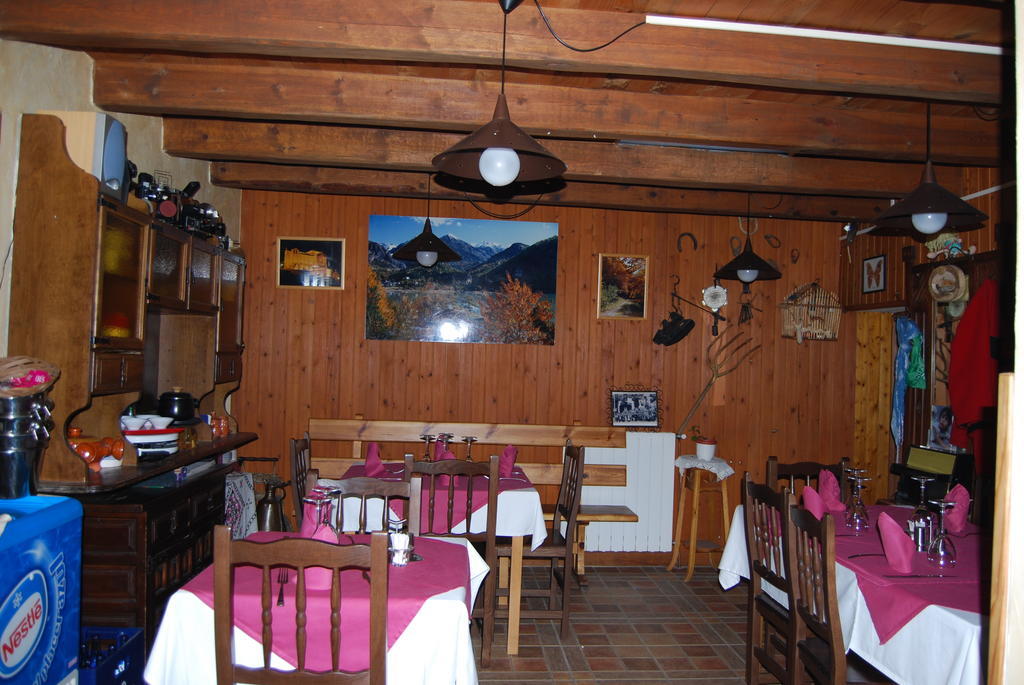 Hostal Casa Marieta Canfranc Exterior foto